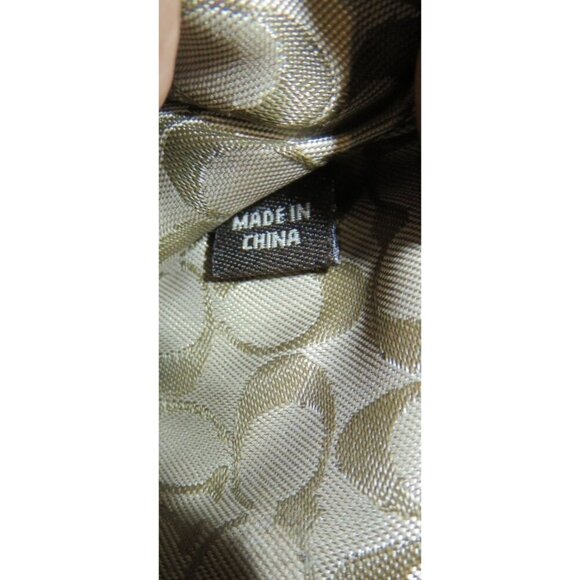 Coach White Pebbled Leather Buckle & Studs Embellished Wristlet Pouch - Picture 4 of 7